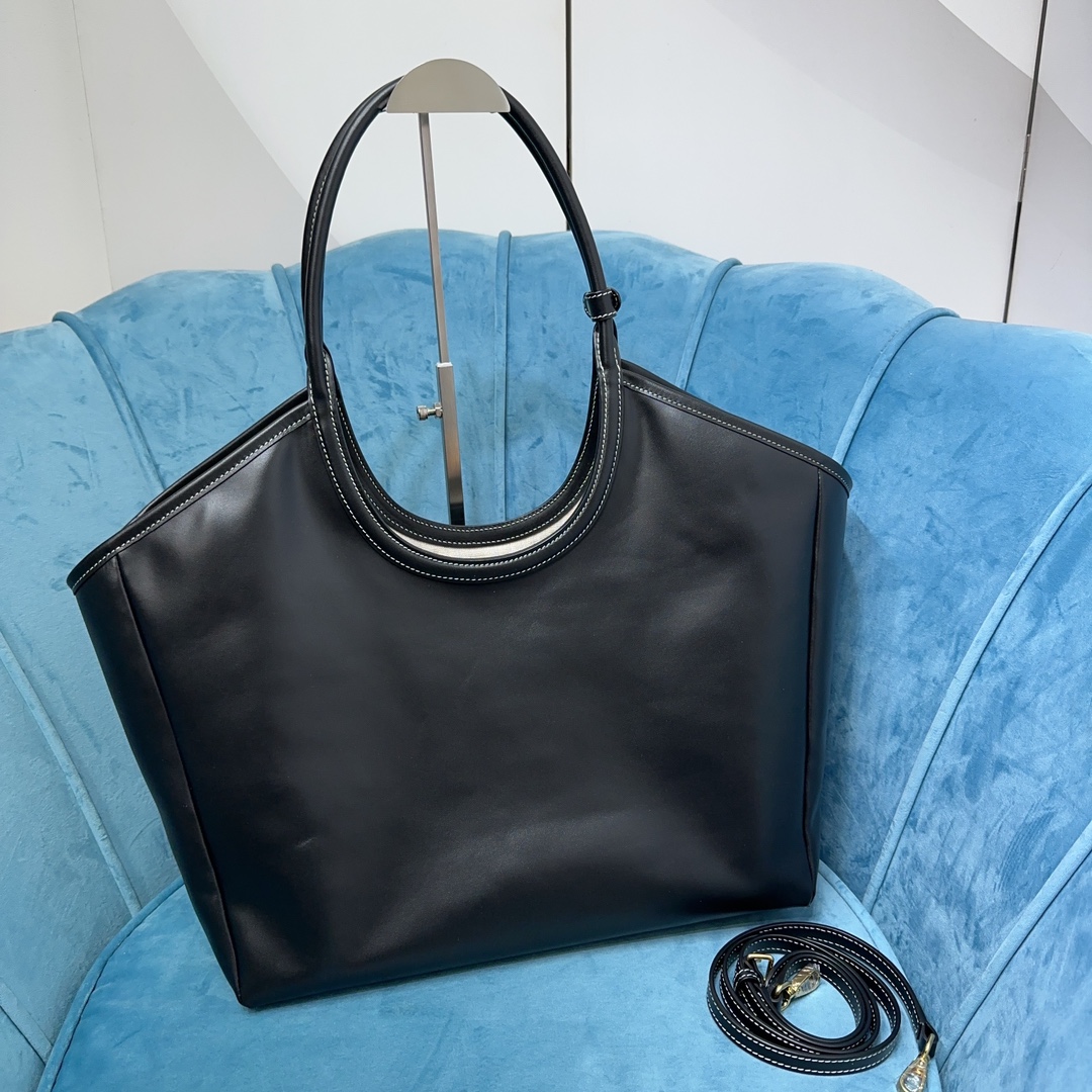 M1v hobo bag