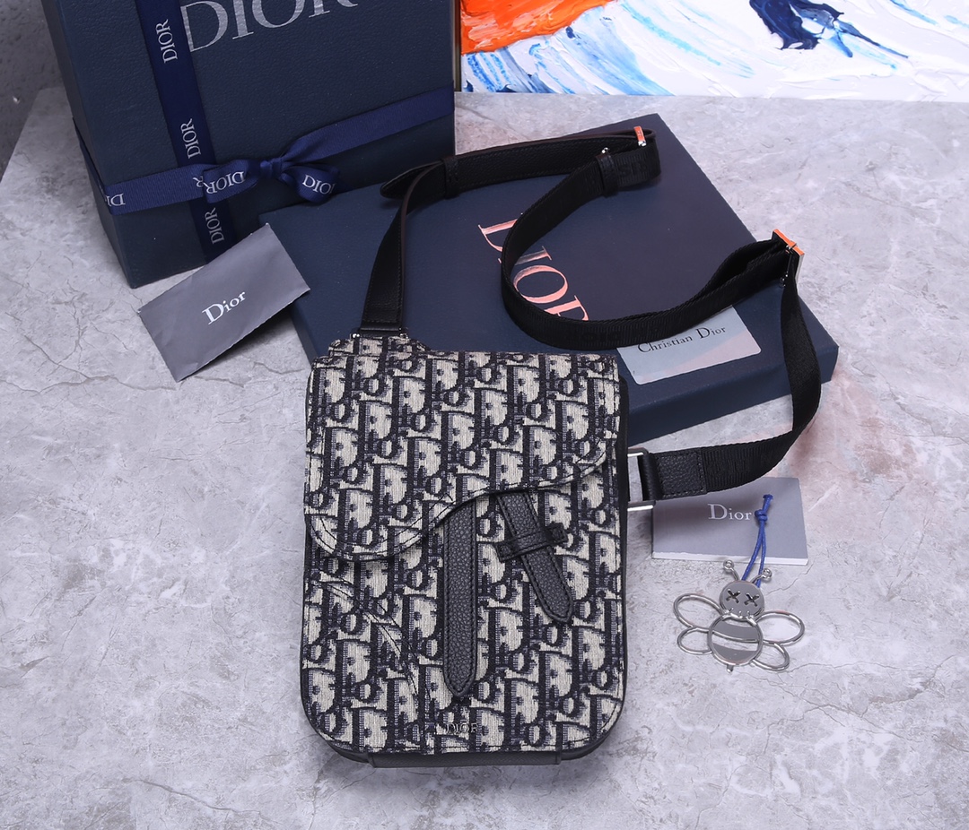 D10r Cell Phone Bag