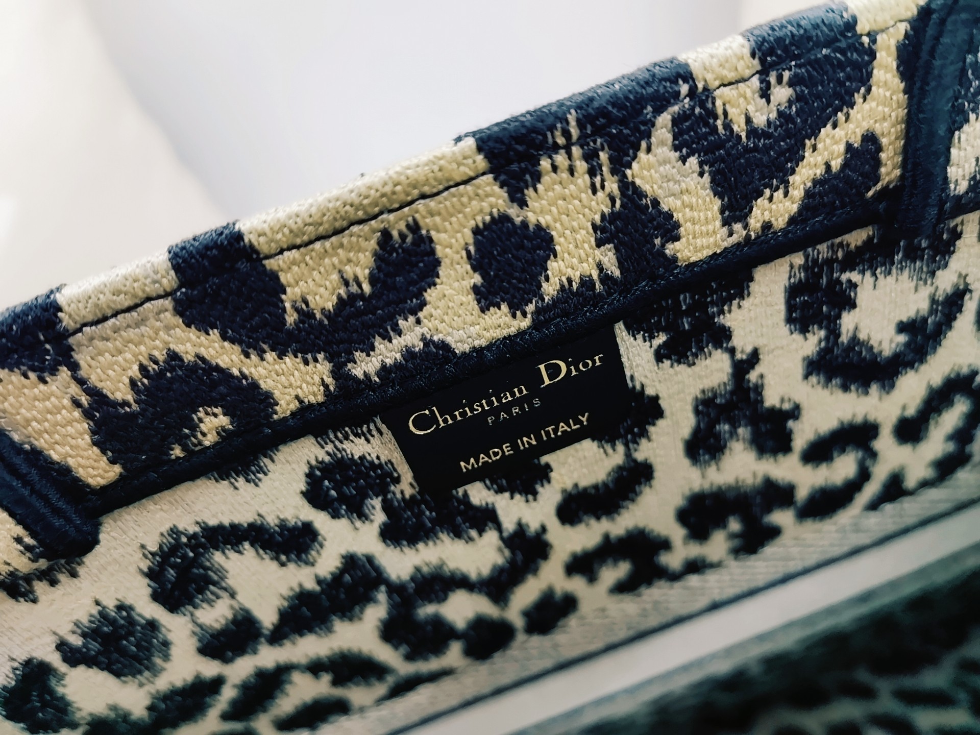 D10r Book Tote