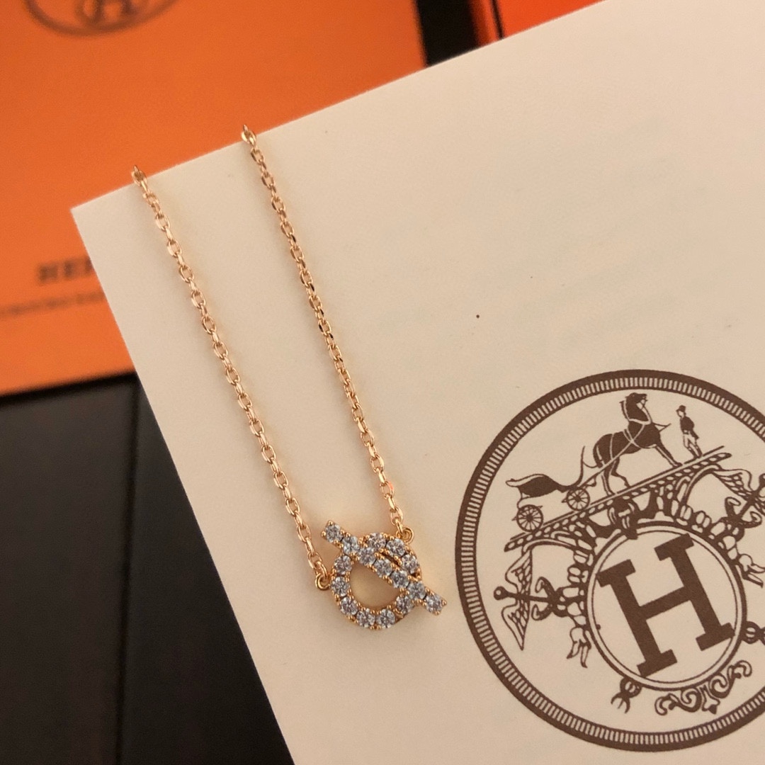 H**me5 Finesse Necklace