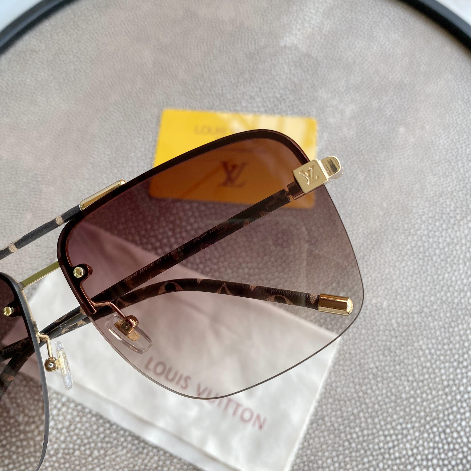 LV GOLD AVIATOR SUNGLASSES