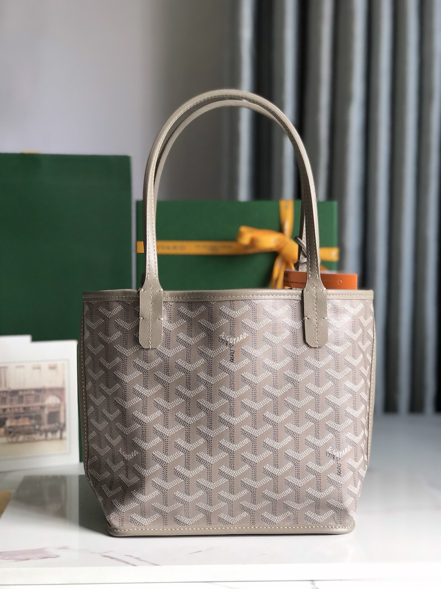 G09ard Reversible Anjou Tote PM