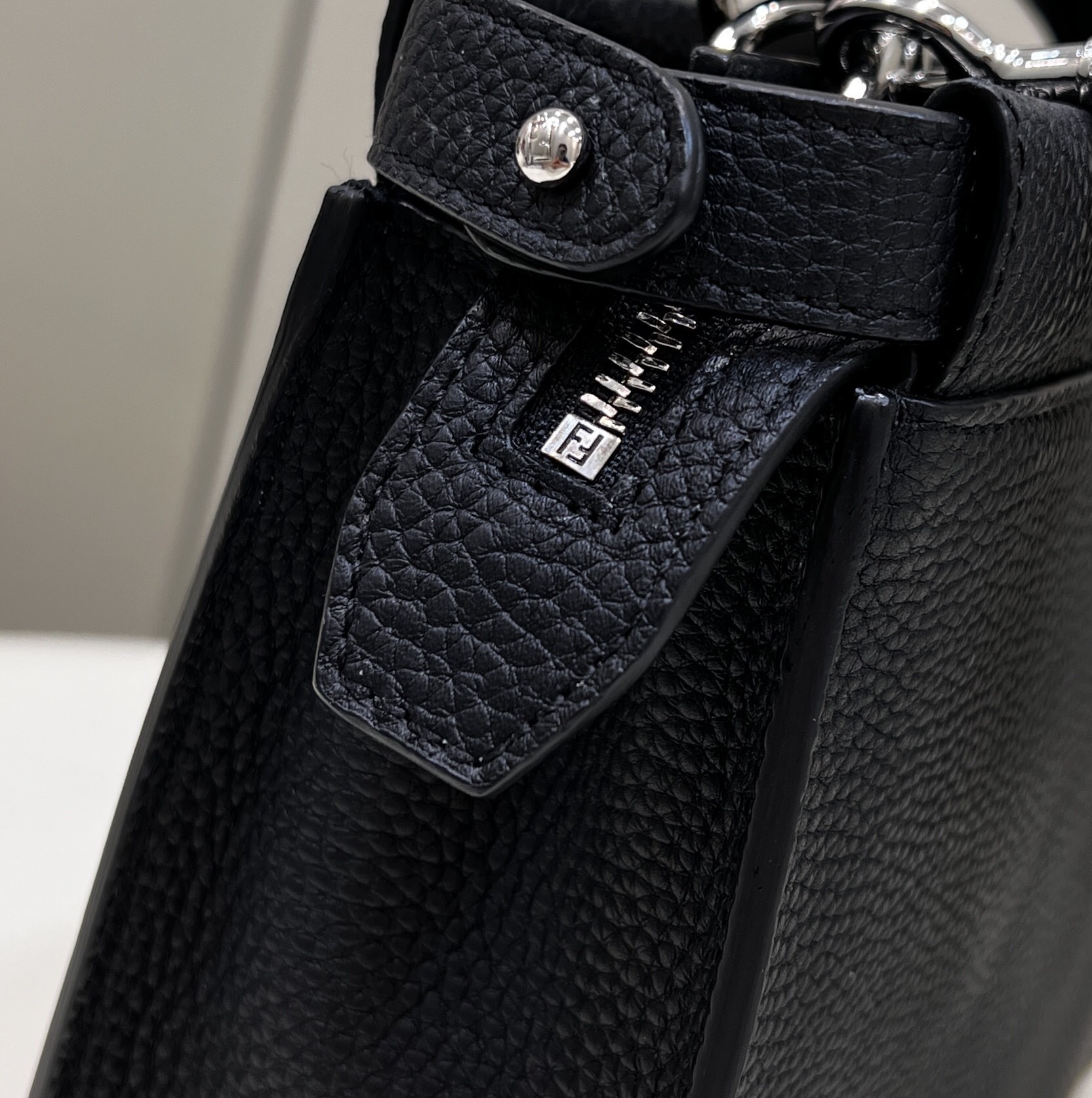 F**di O’Lock Zipper