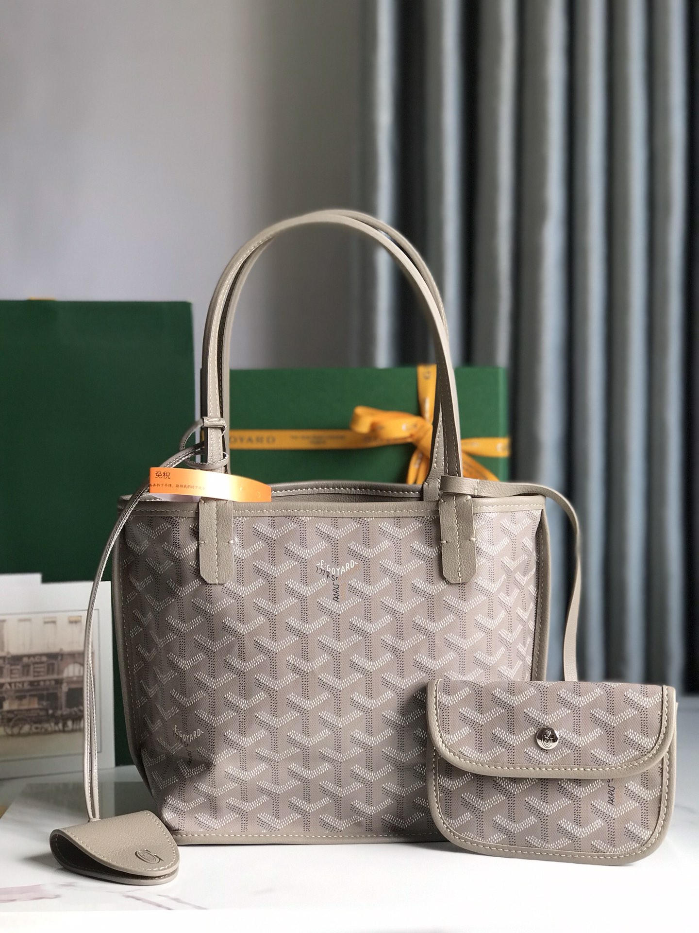 G09ard Reversible Anjou Tote PM