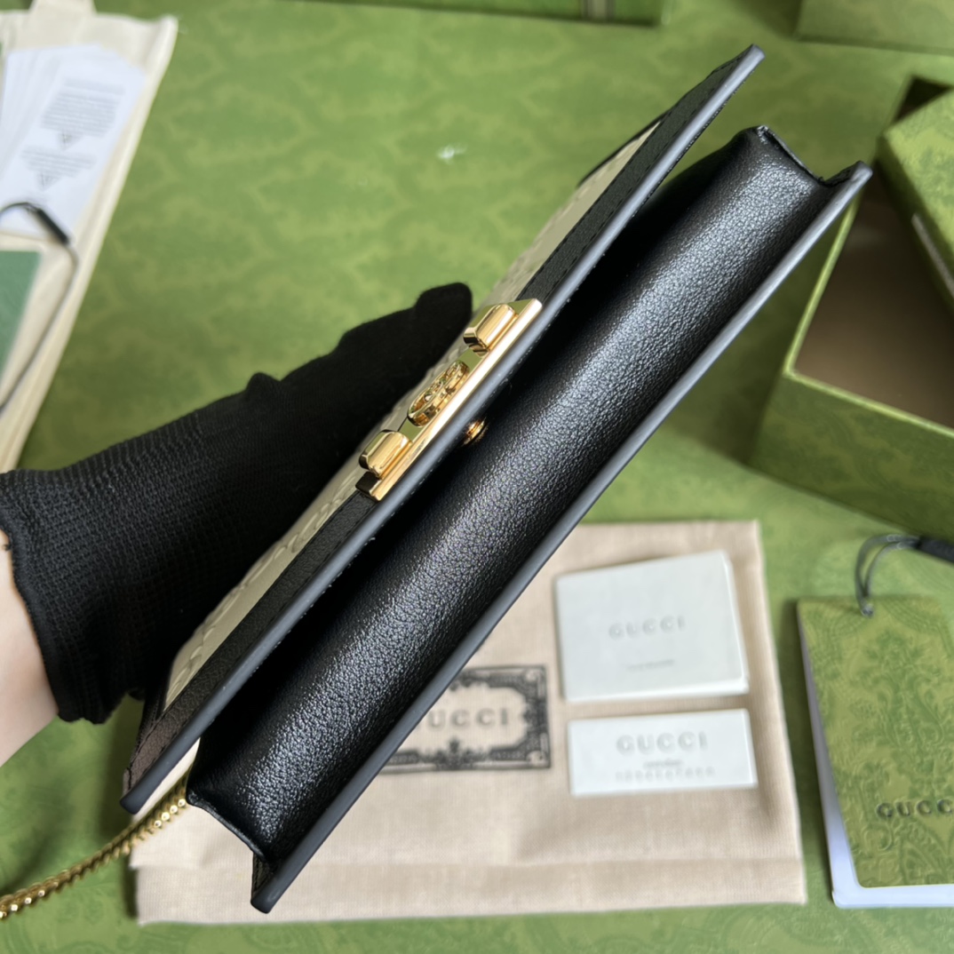 Gvc*1 Leather clutch