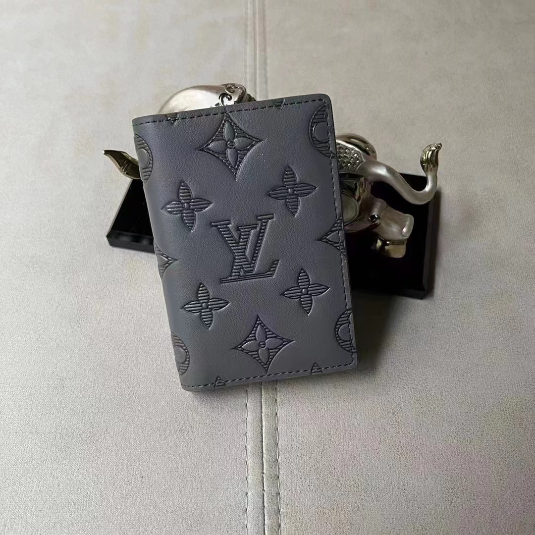 L0vis Vvtt0n small wallets for men