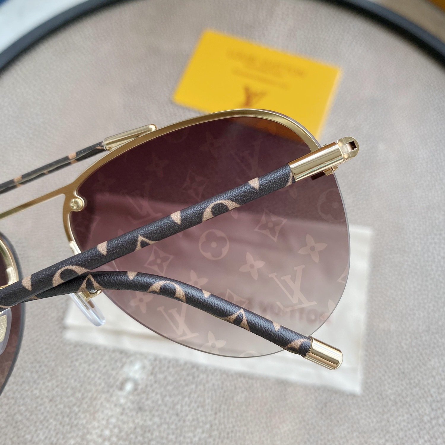 Pink Gradiant Monogram Stem Aviators