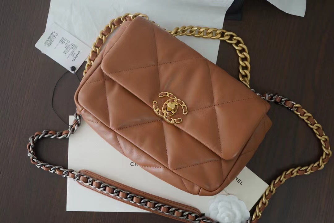Ch**el 19 small in caramel