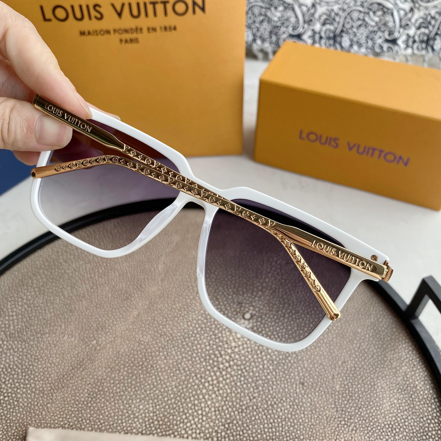 L0vis Vvtt0n | rise square sunglasses