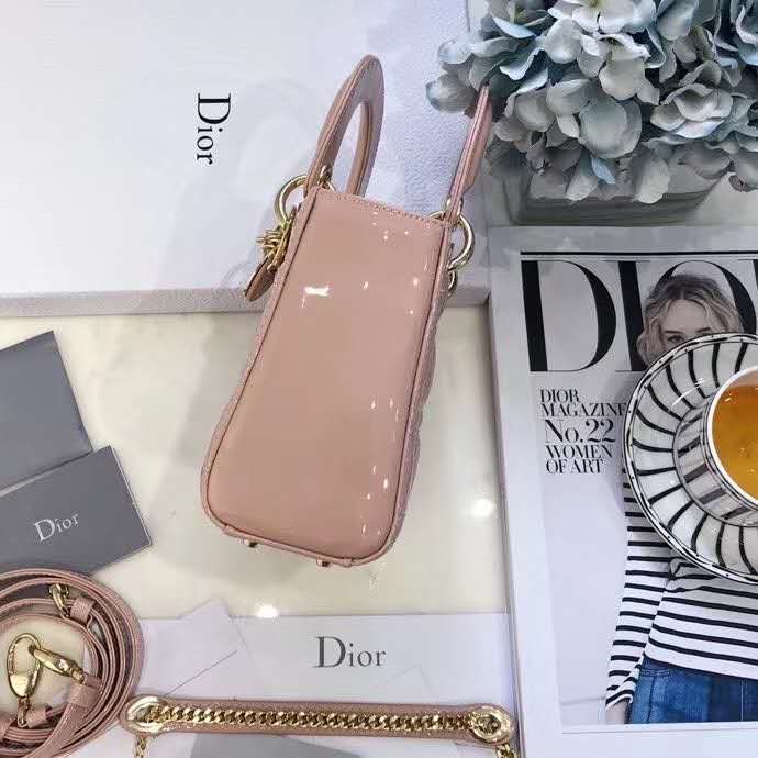 Lady D10r