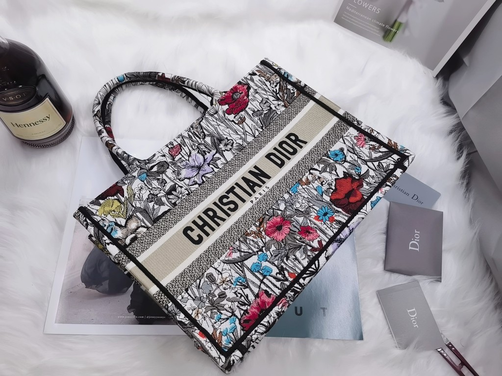 D10r Book Tote