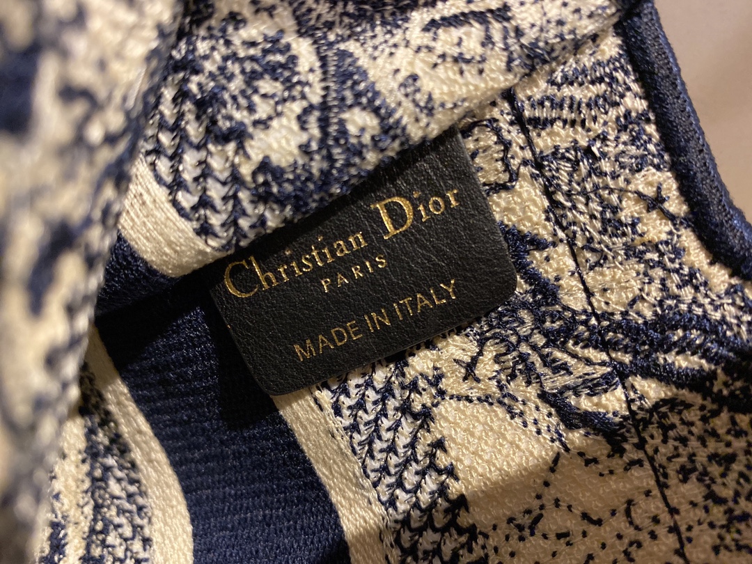 D10r BOOK TOTE
