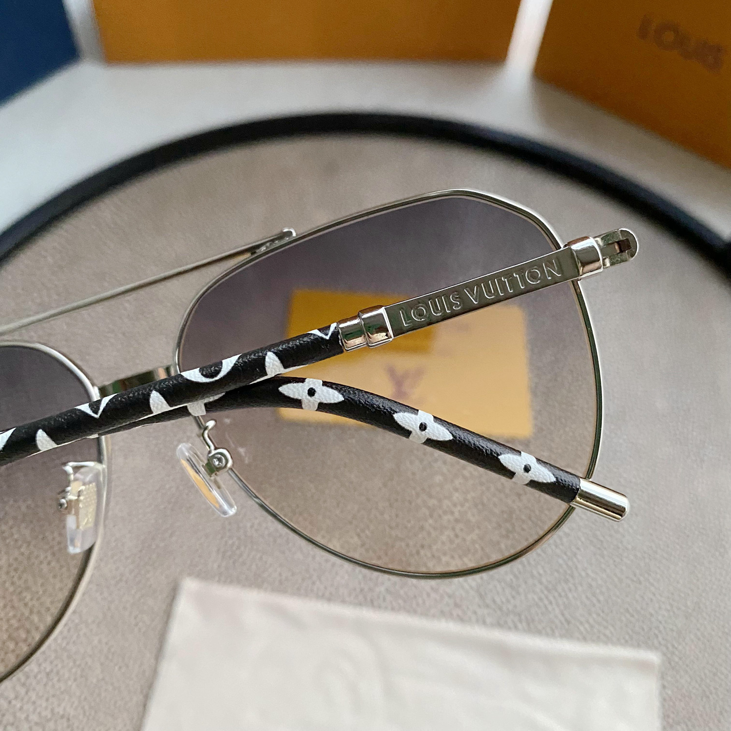 MATTHEW WILLIAMSON MAGNOLIA SUNGLASSES IN YELLOW GOLD