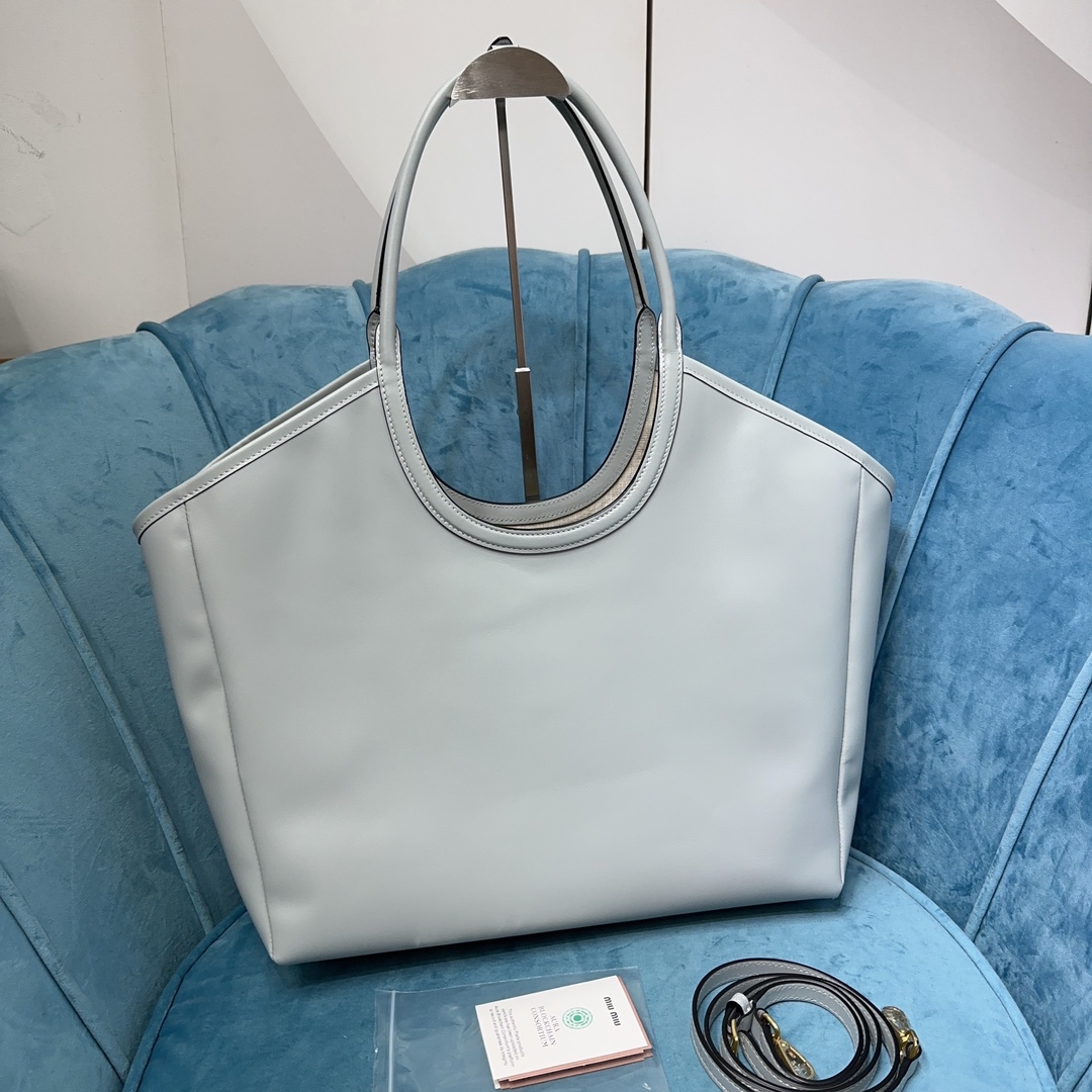 M1v hobo bag