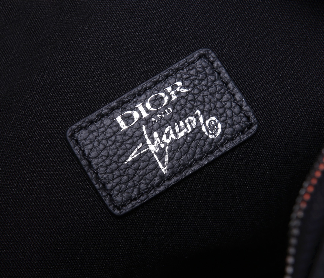 D10r Men’s Bee Print Shoulder Bag