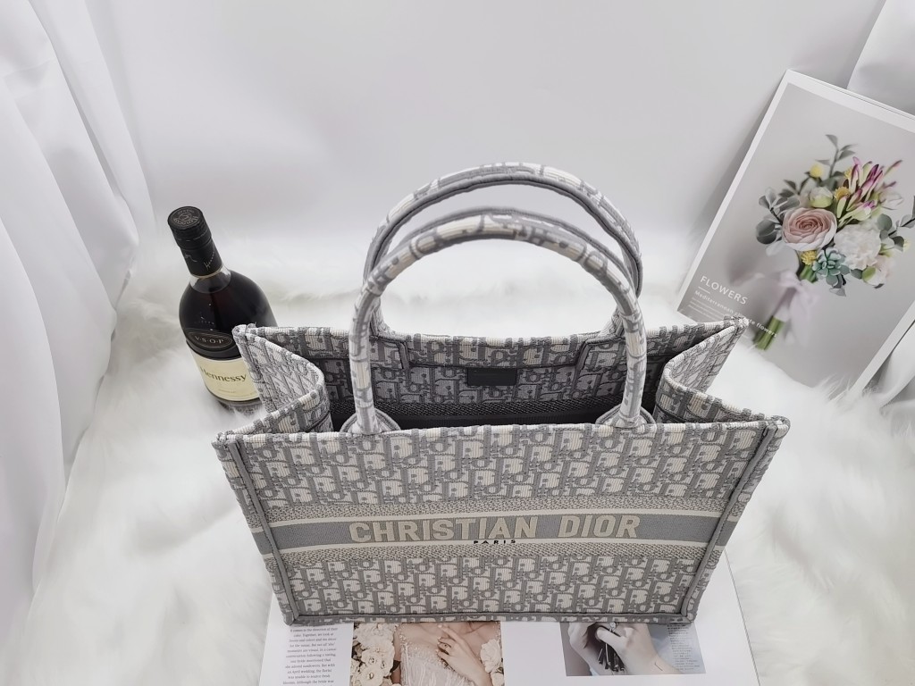 D10r Book Tote-Medium