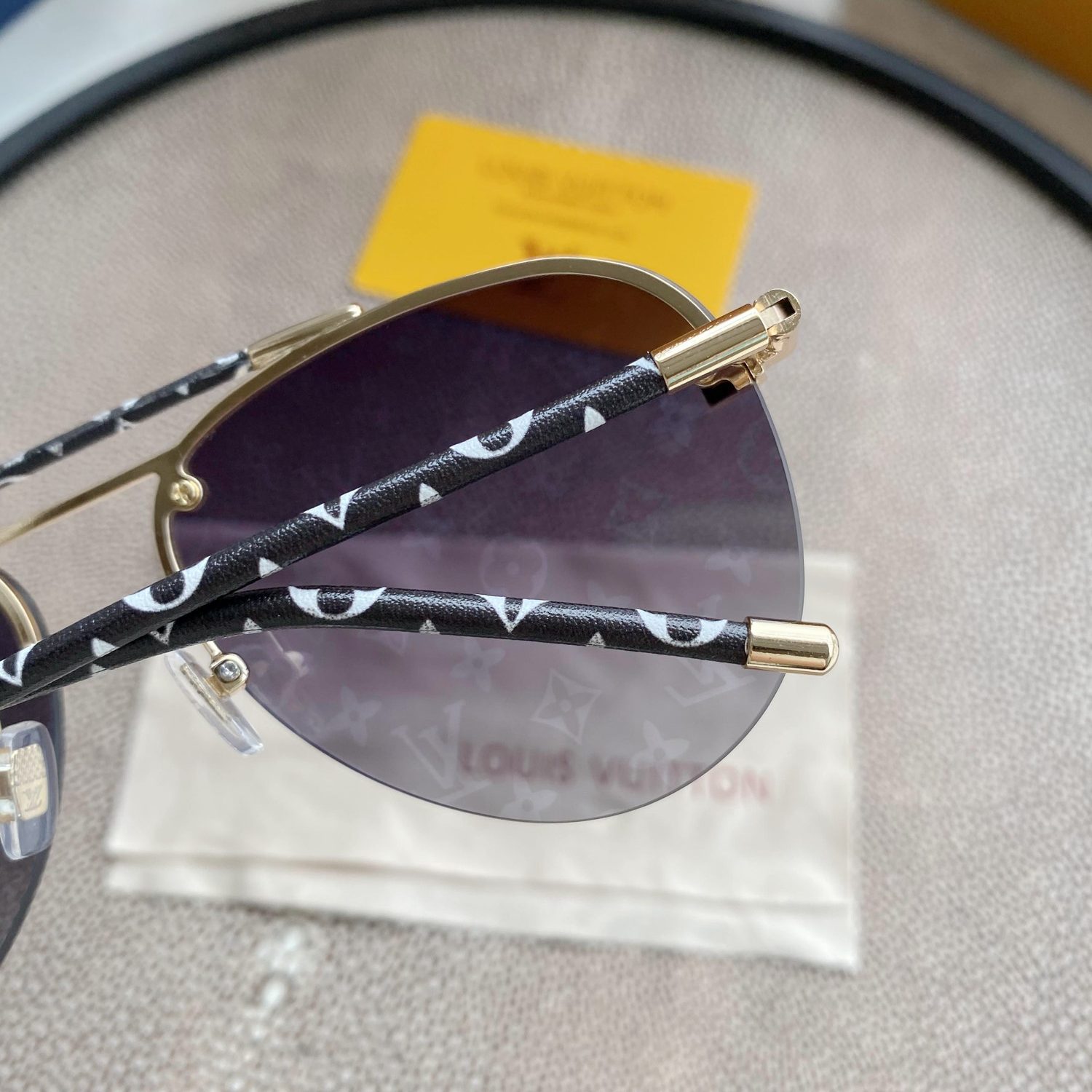 Pink Gradiant Monogram Stem Aviators