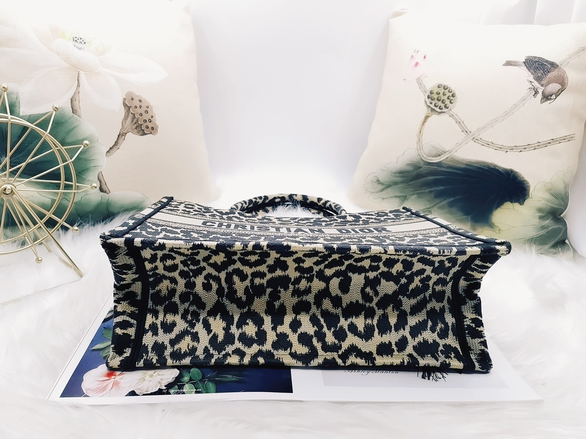 D10r Book Tote
