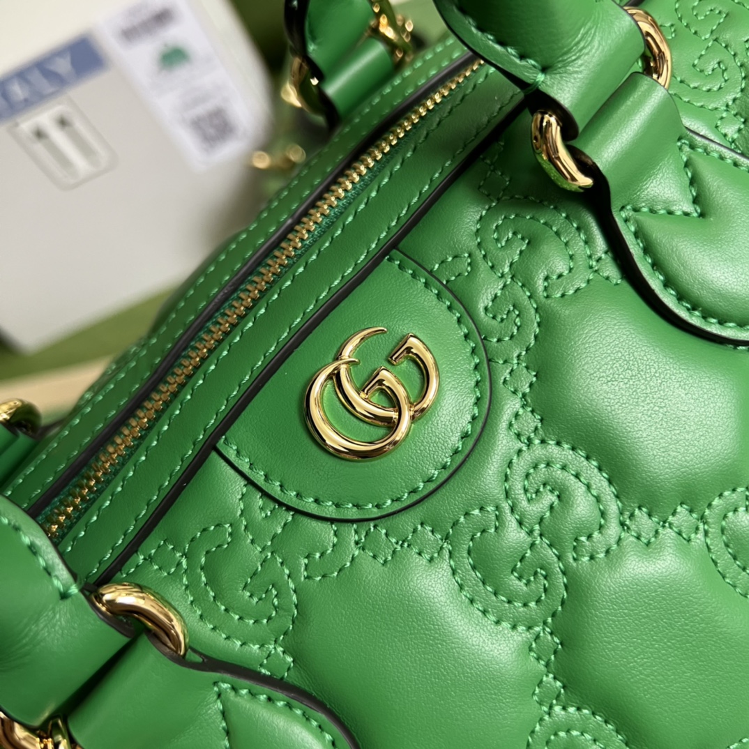 GG Matelassé leather medium bag