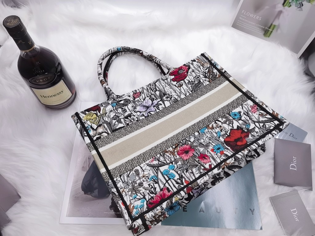 D10r Book Tote