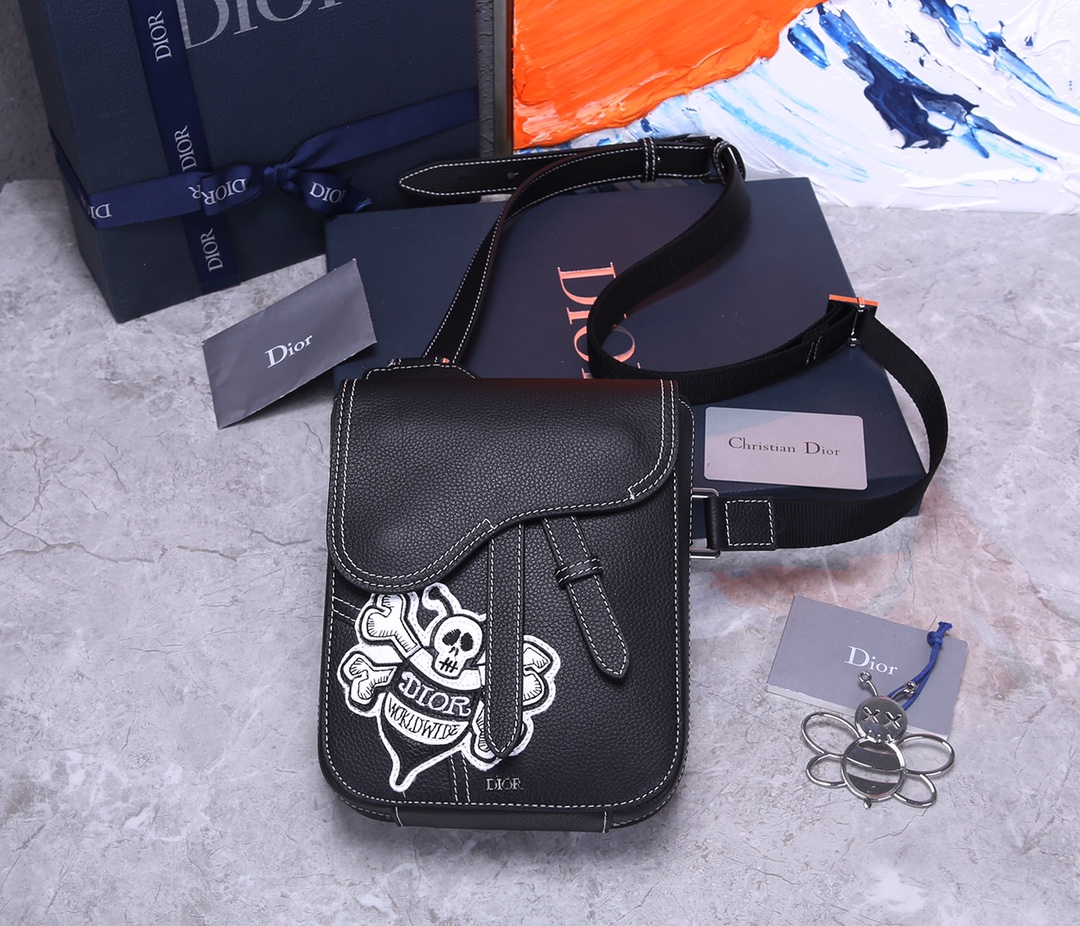 D10r Men’s Bee Print Shoulder Bag