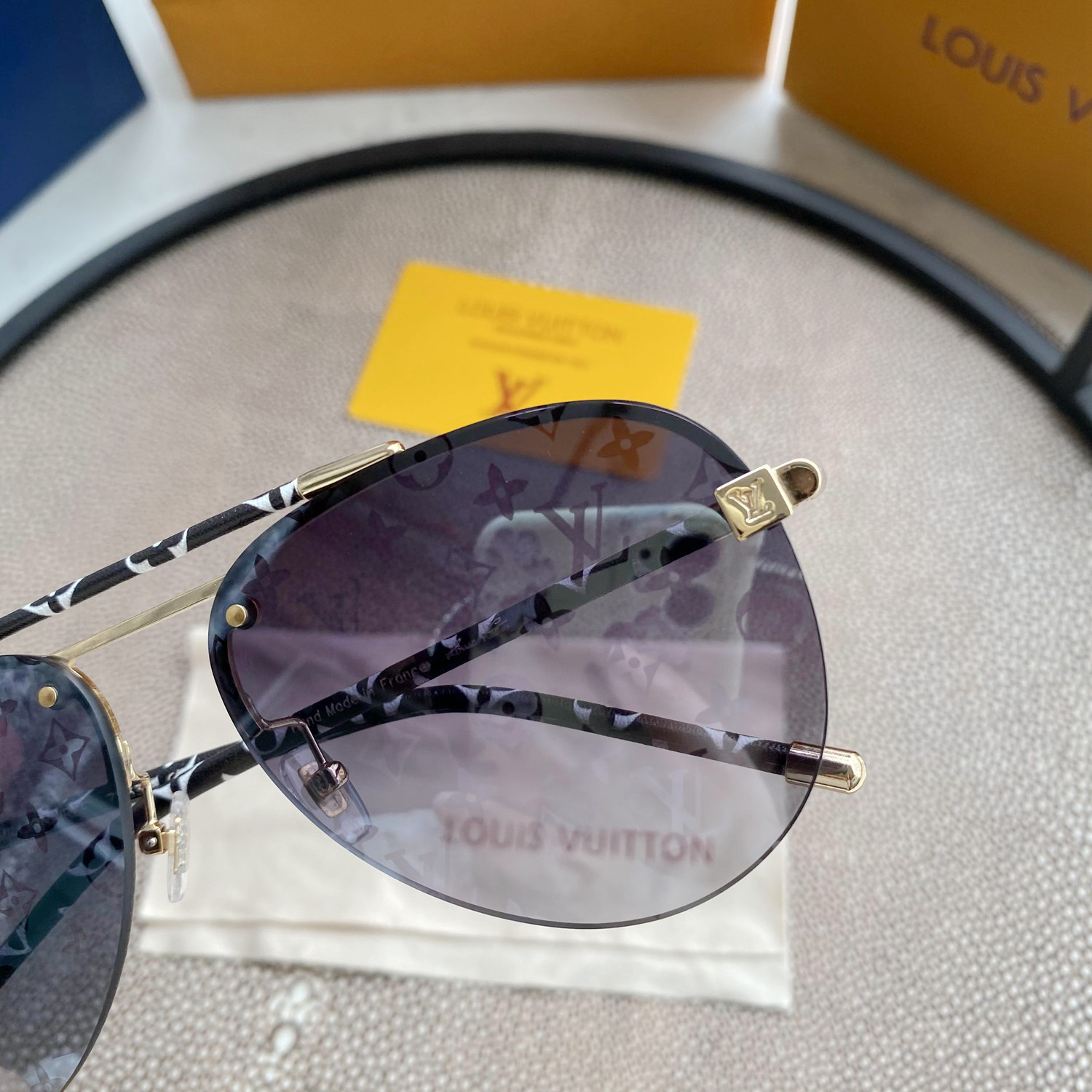 Pink Gradiant Monogram Stem Aviators