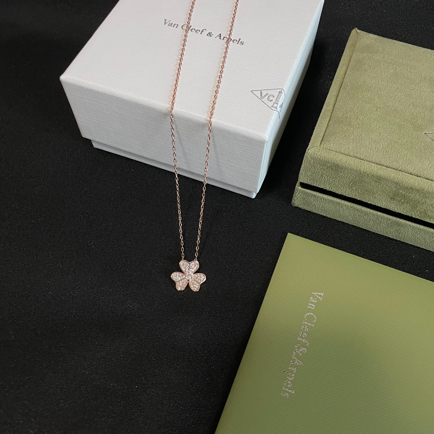 V*n Cl**f Vintage Alhambra Necklace