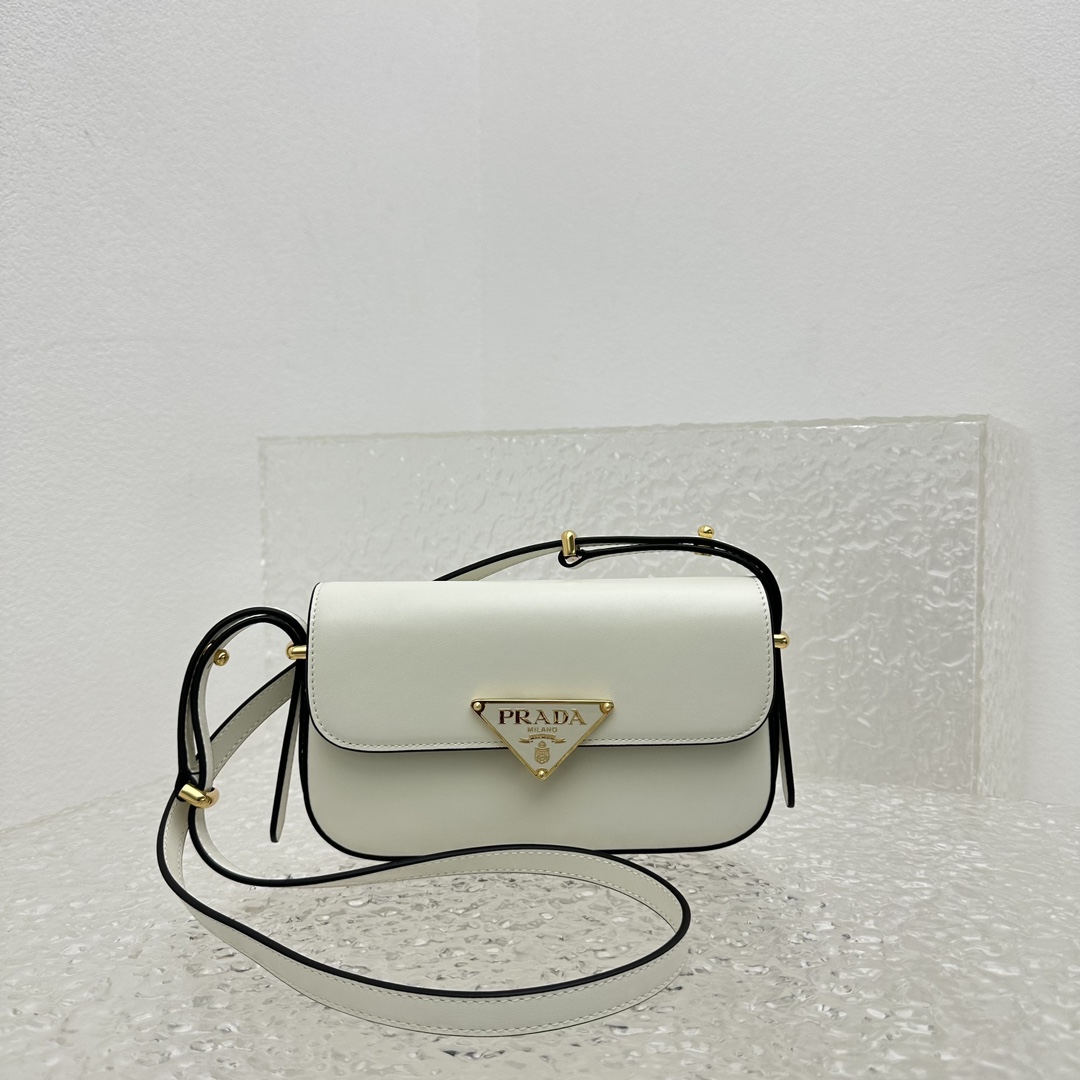 Pra*a Saffiano bag