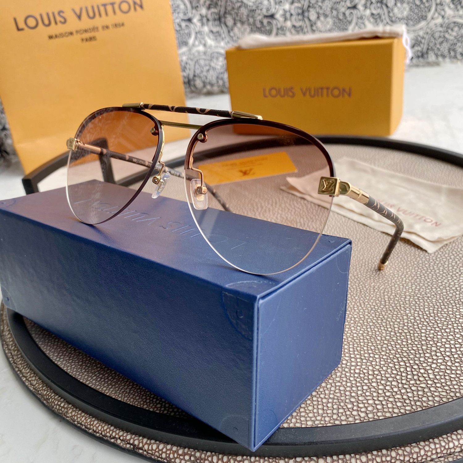 L0vis Vvtt0n CLOCKWISE CANVAS SUNGLASSES