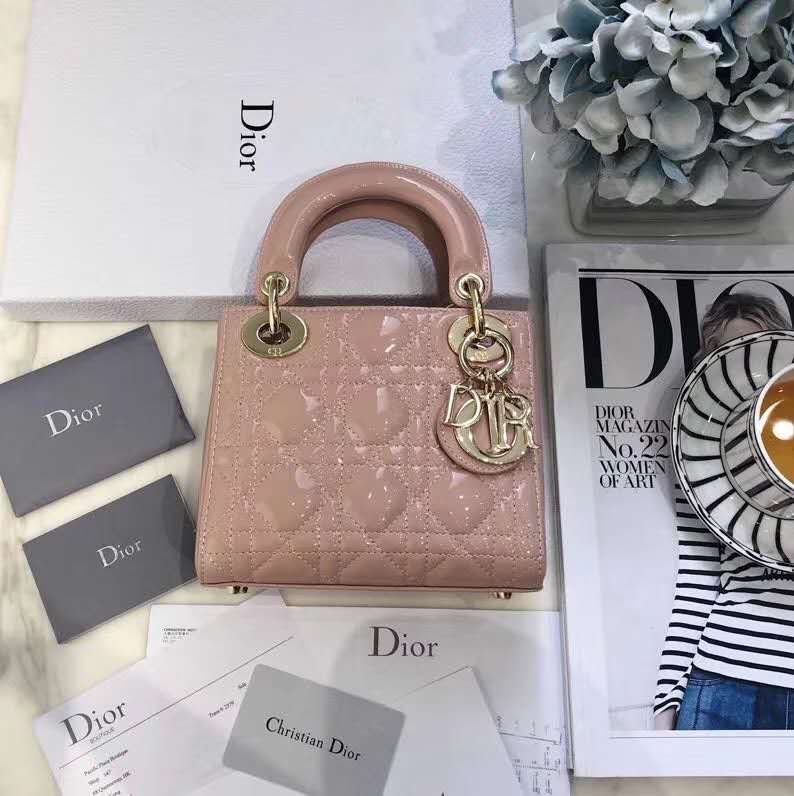 Lady D10r