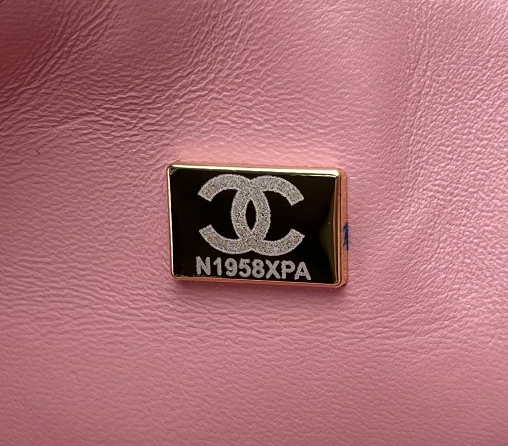 MINI CLASSIC FLAP BAG