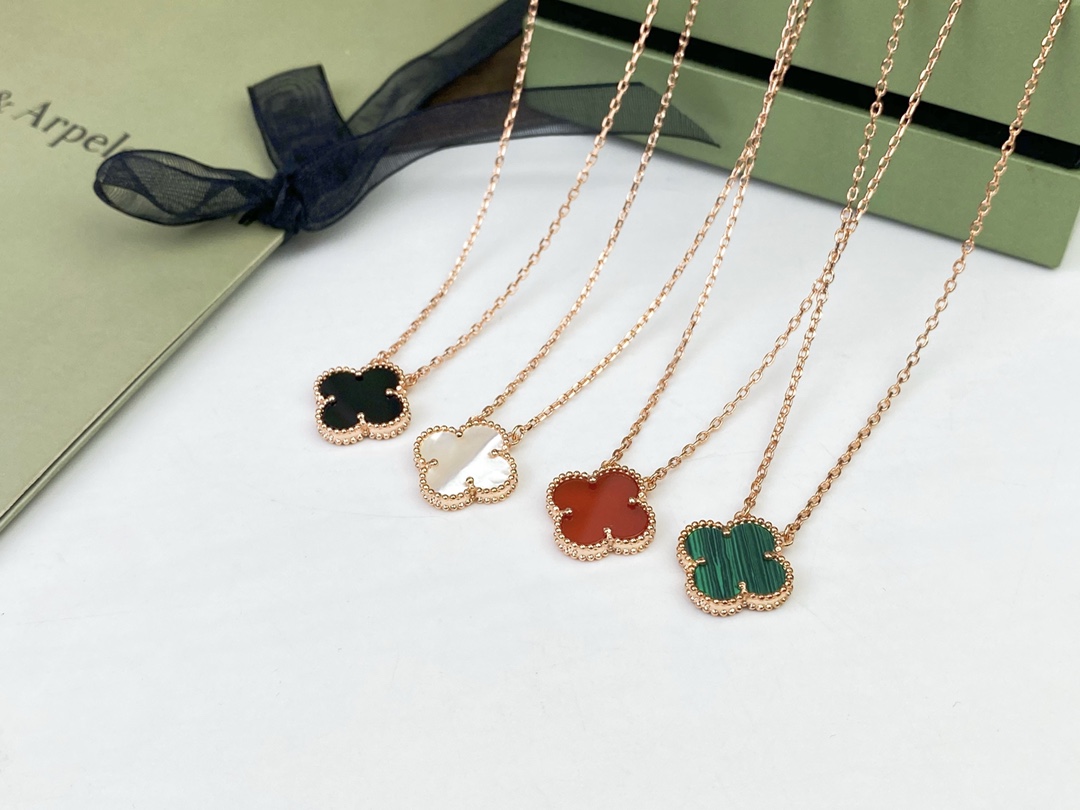 V*n Cl**f Vintage Alhambra Necklace