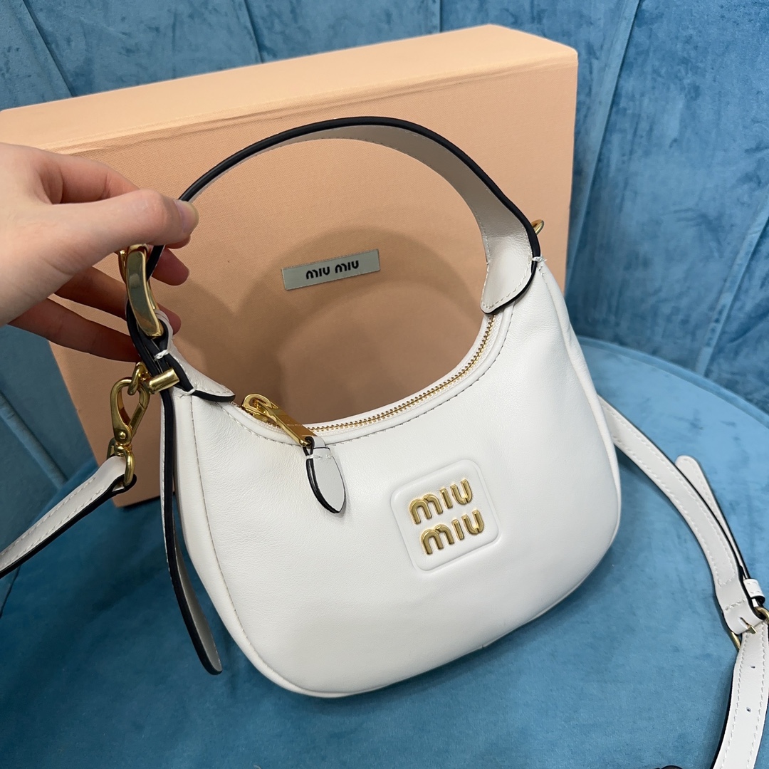 M1v hobo bag