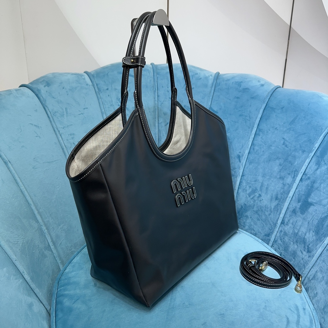 M1v hobo bag