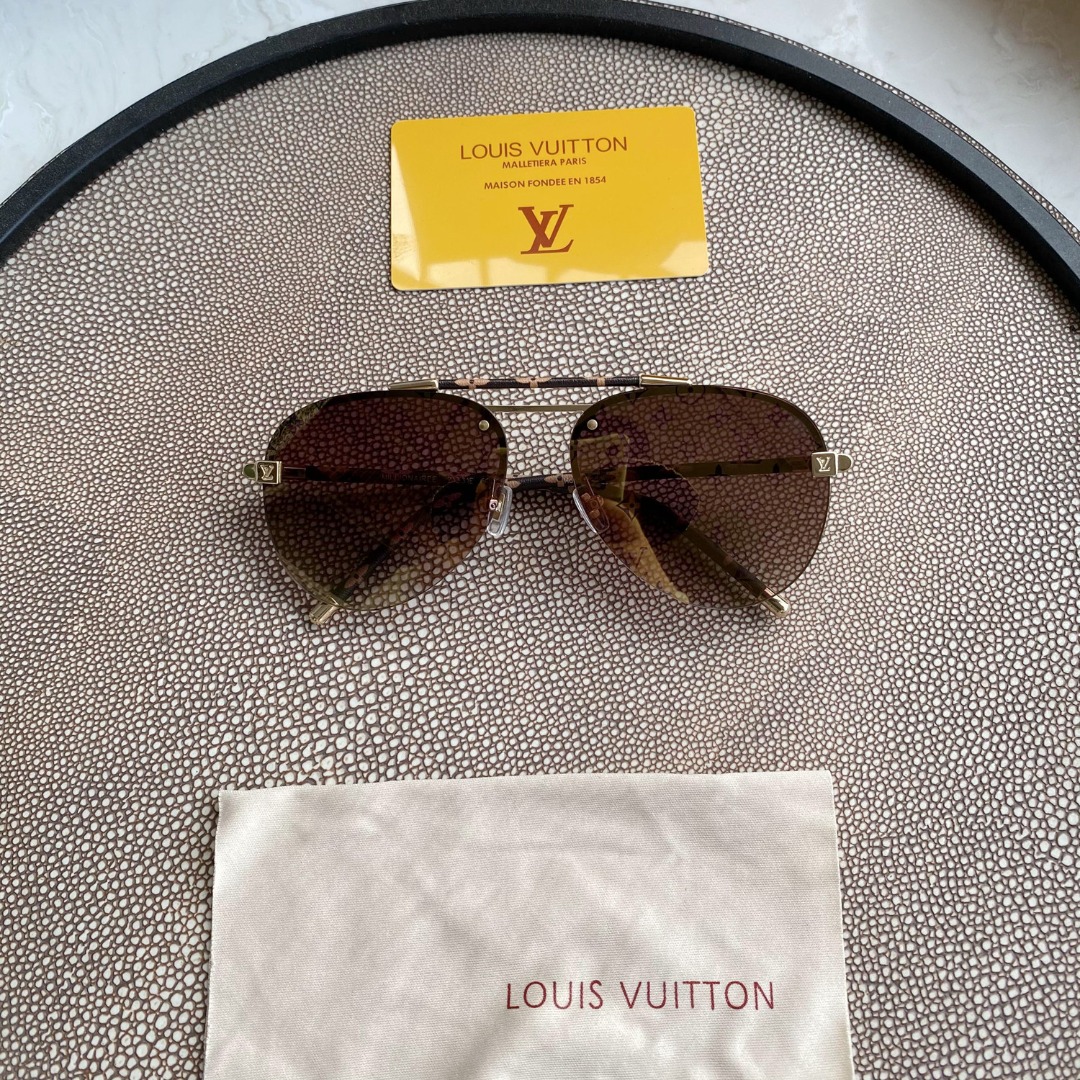 Pink Gradiant Monogram Stem Aviators