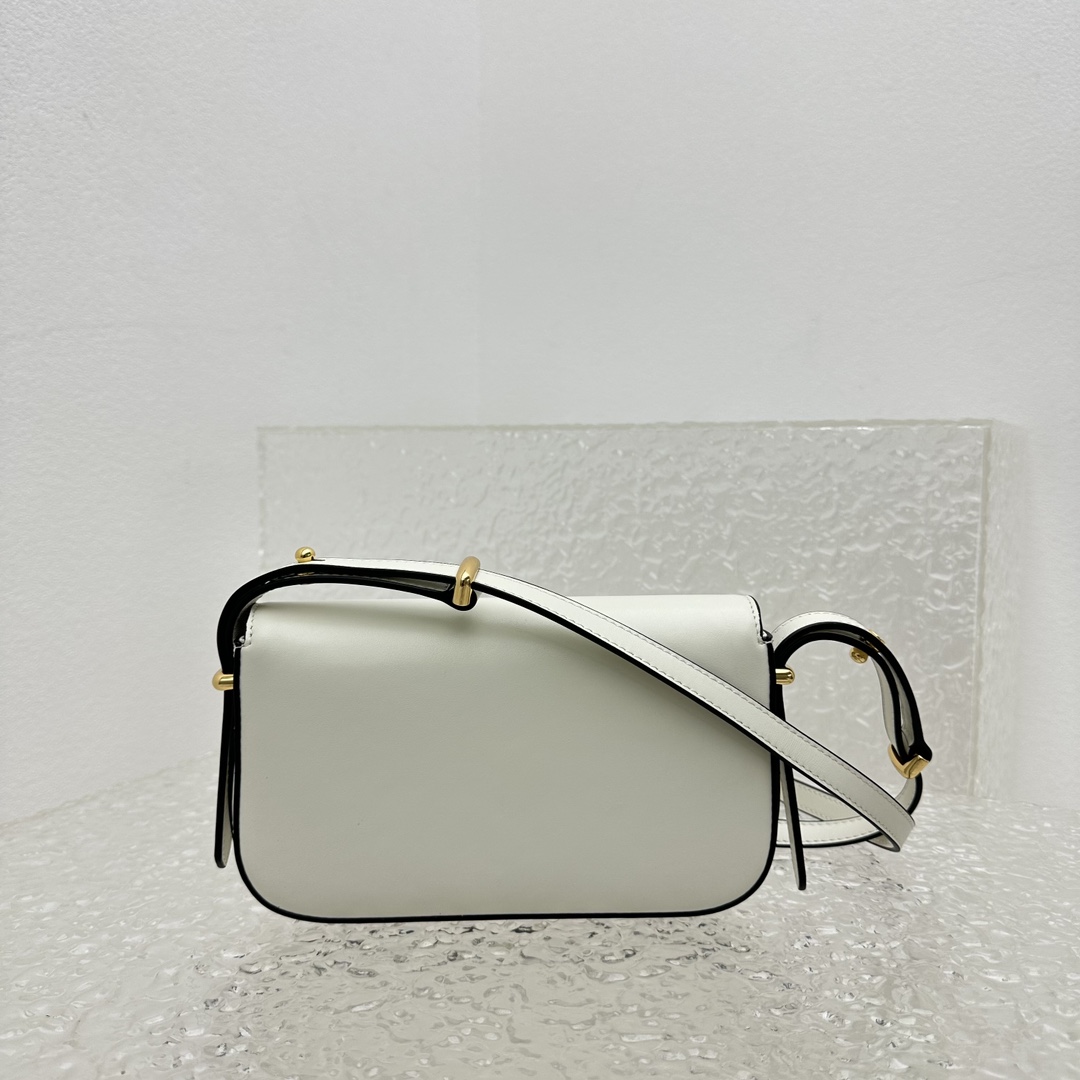 Pra*a Saffiano bag