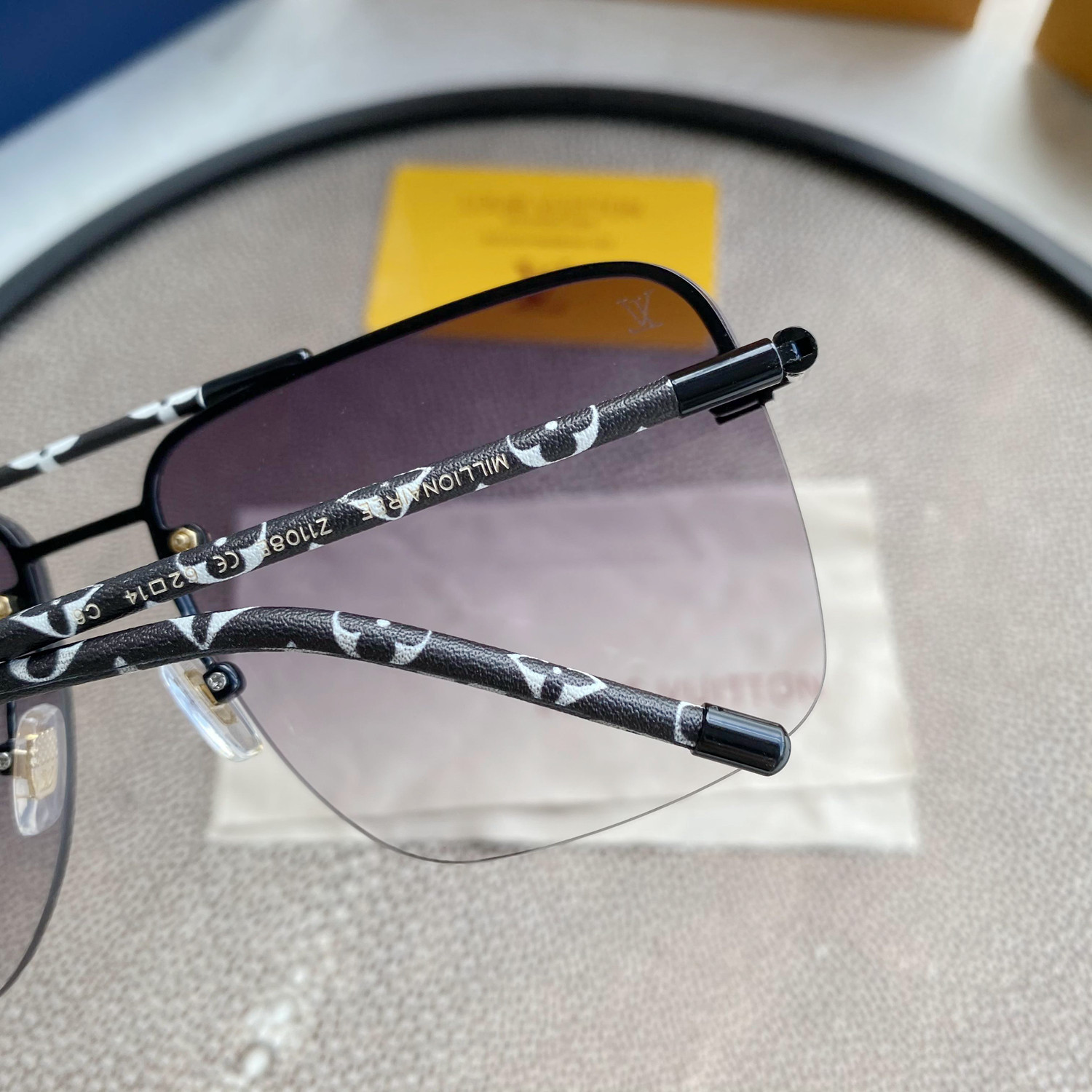LV GOLD AVIATOR SUNGLASSES