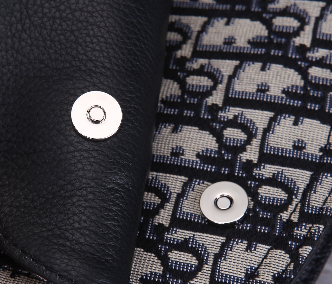 D10r Men’s Saddle Bag