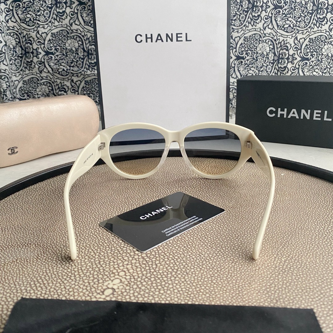 Vintage Ch**el sunglasses