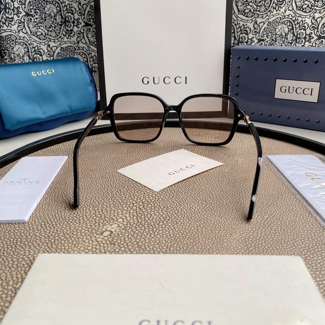 RECTANGULAR FRAME SUNGLASSES
