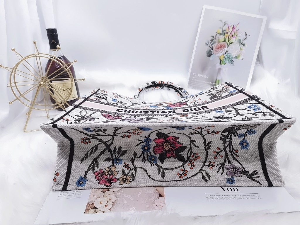 D10r Book Tote