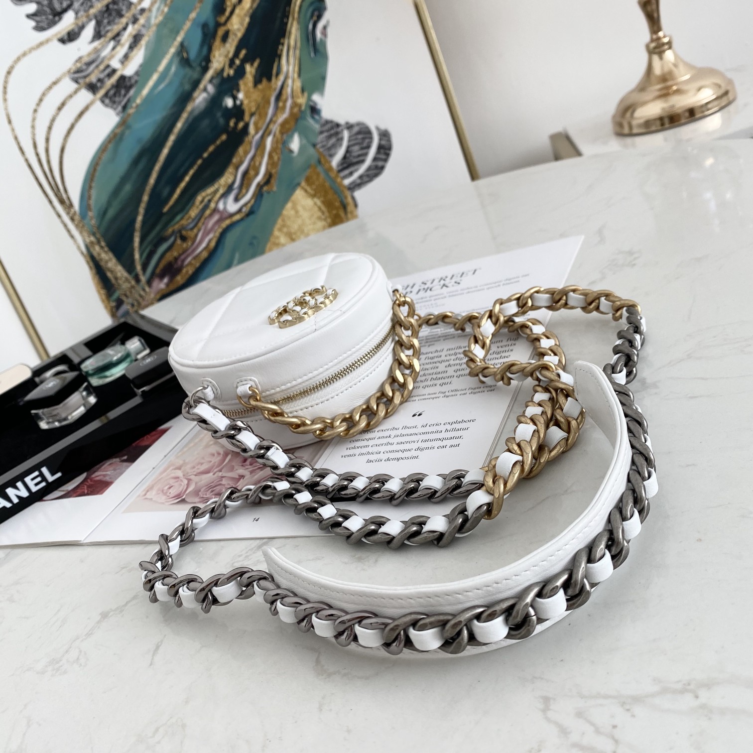 Ch**el 19 CLUTCH WITH CHAIN