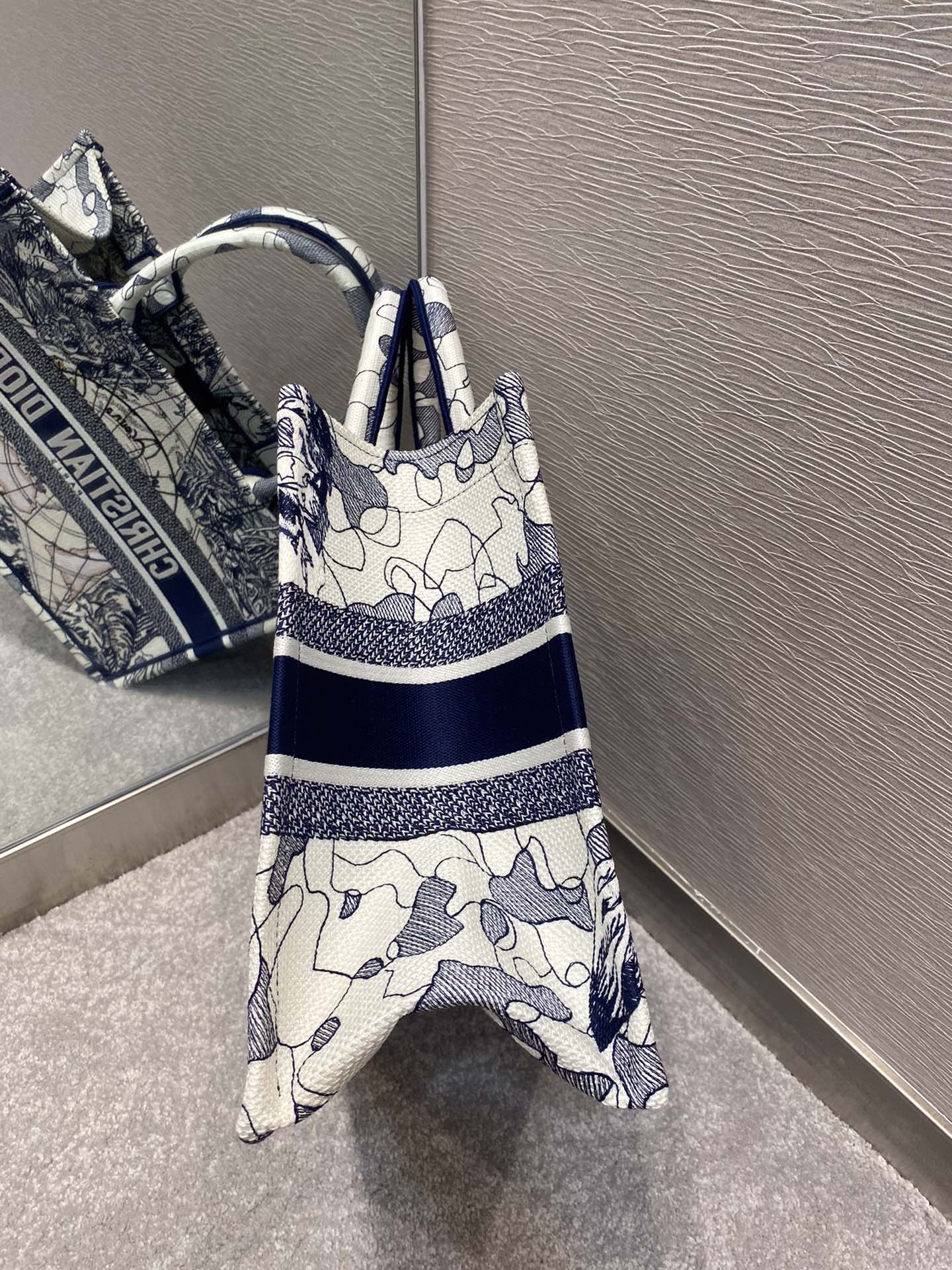 D10r Book Tote