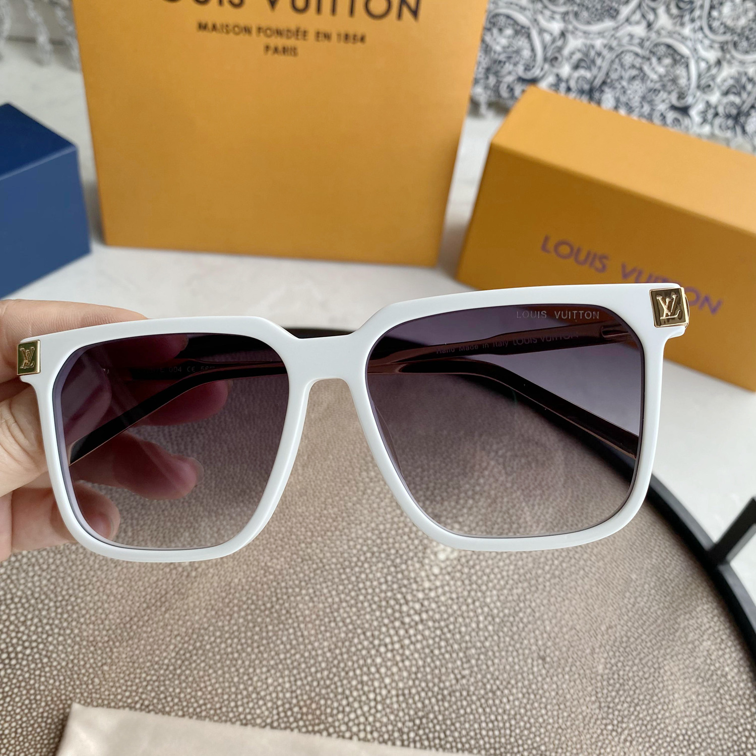 L0vis Vvtt0n | rise square sunglasses