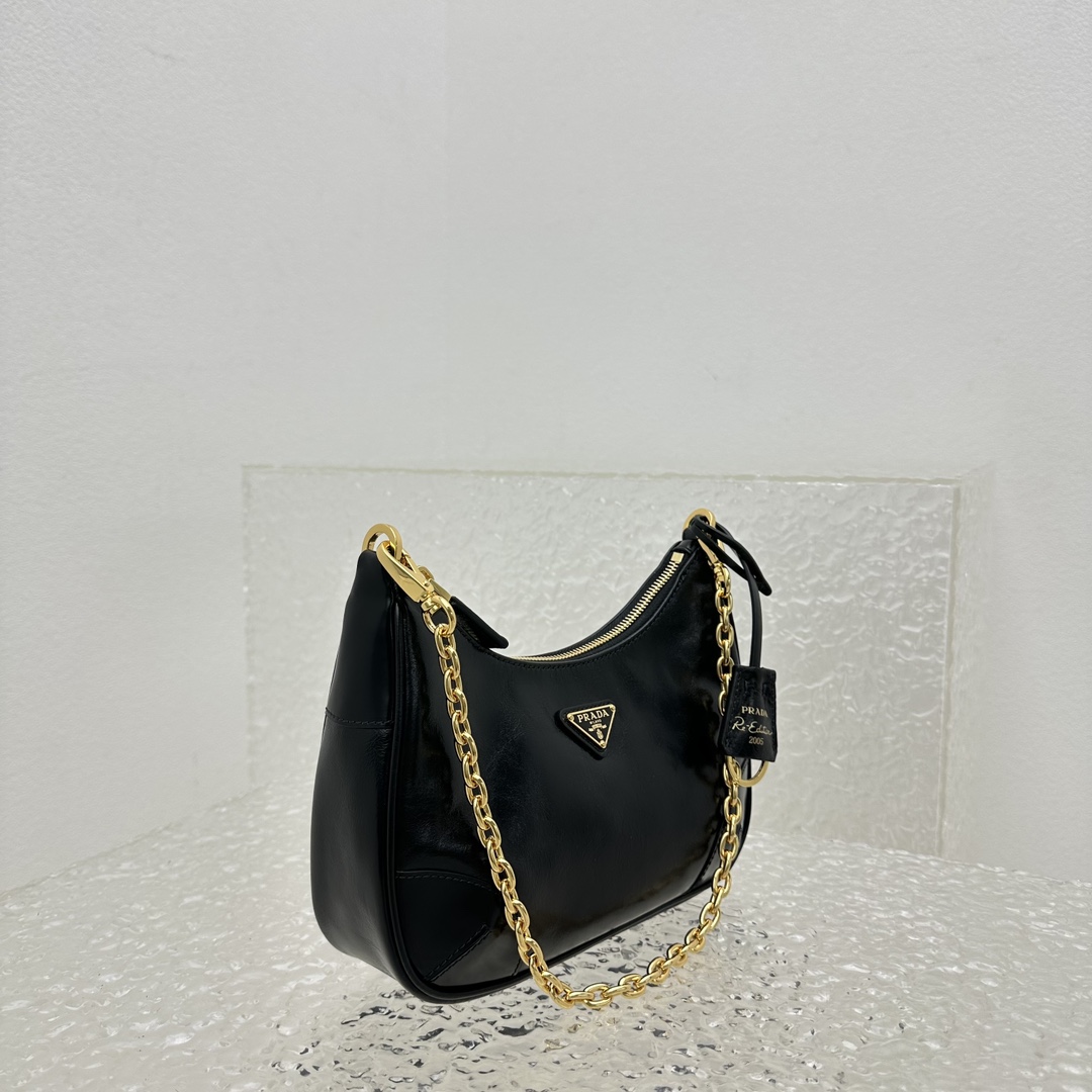 Re-Edition Leather bag