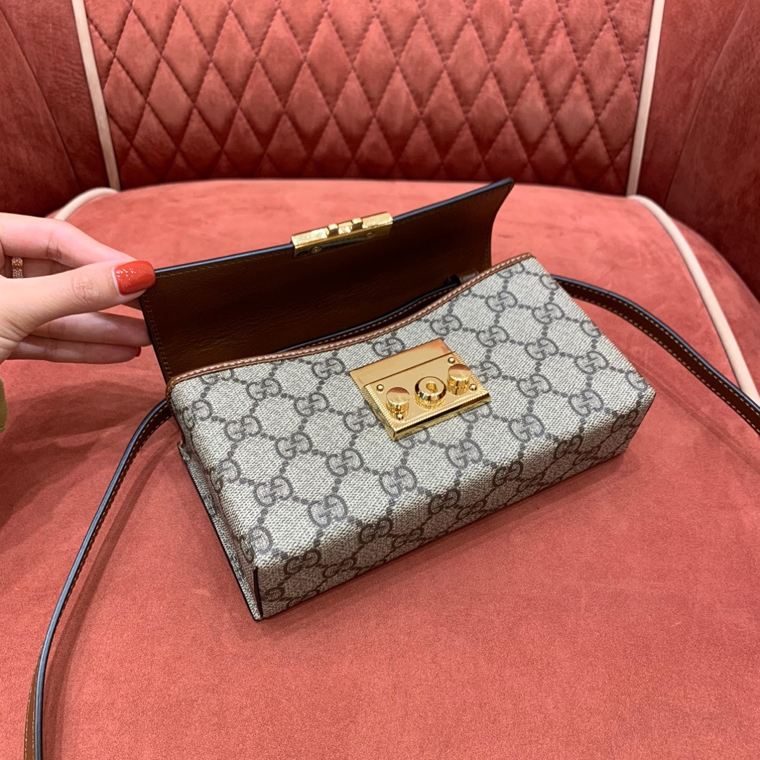 Gv*c1 padlock bag