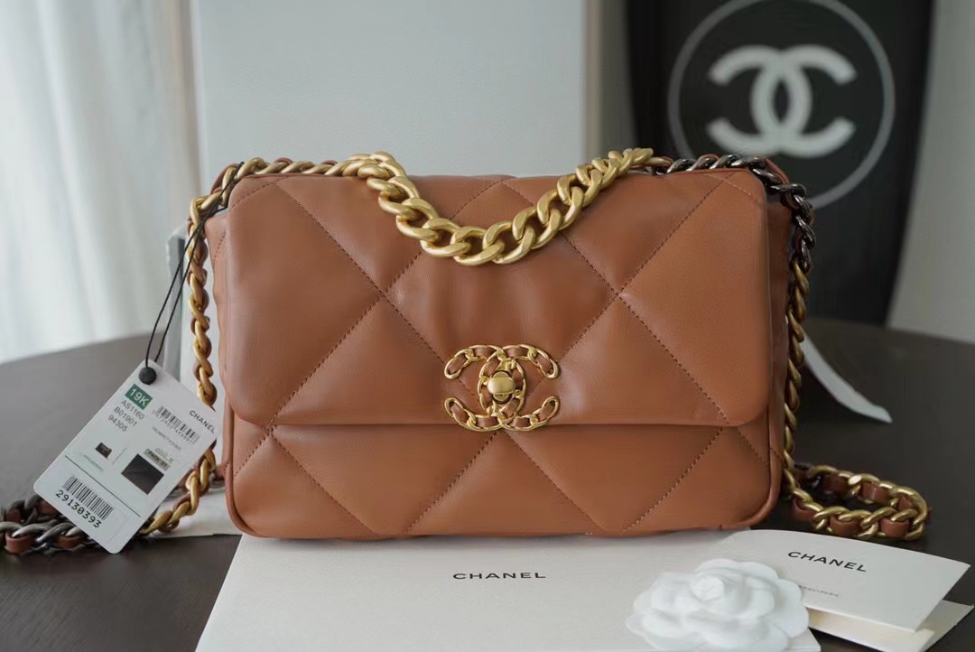 Ch**el 19 small in caramel