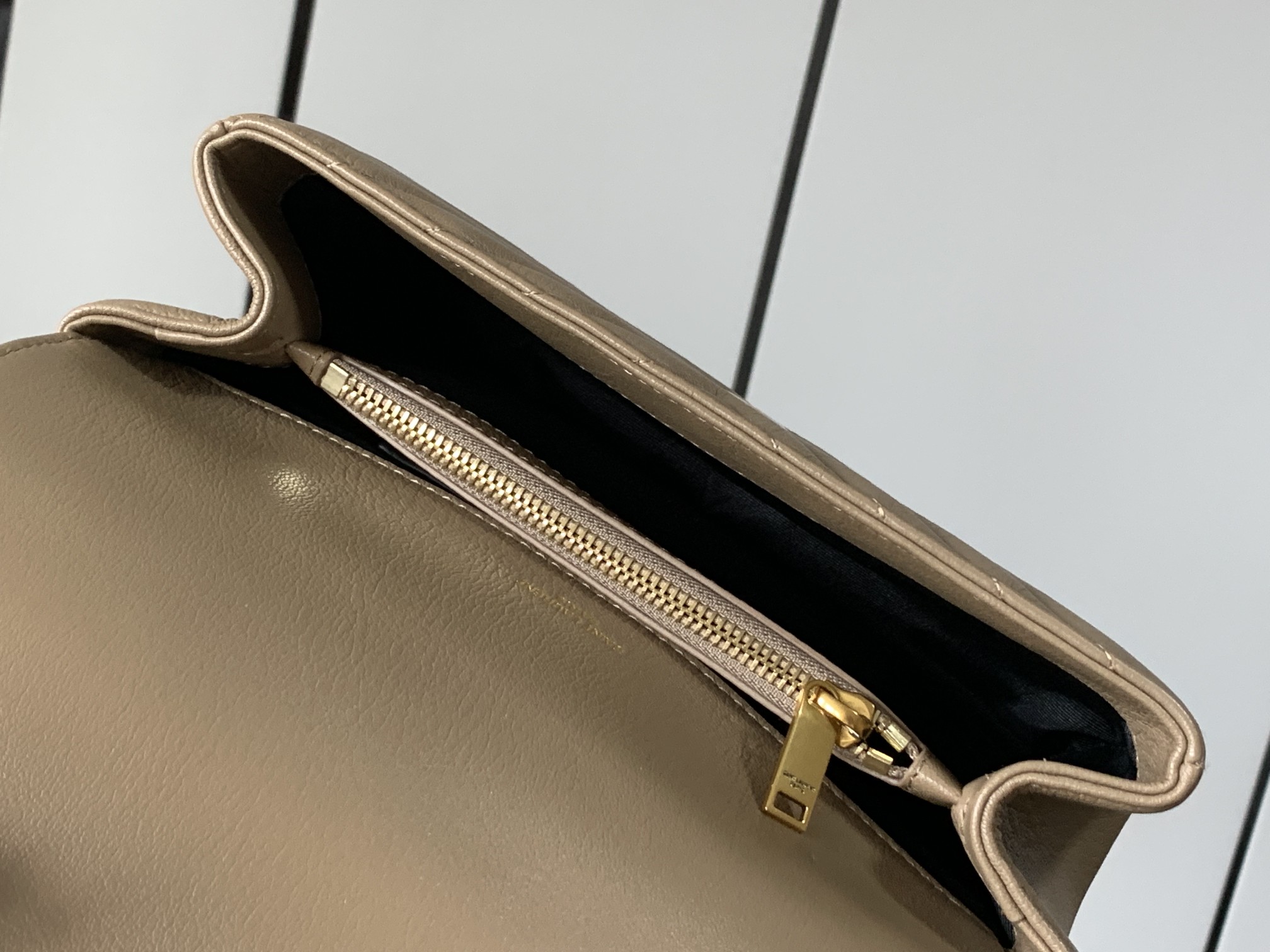 Sa1nt Lau*nt Medium Chain Bag