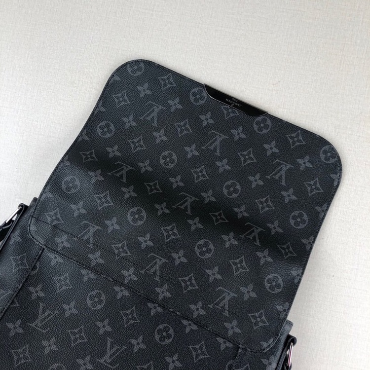 L0vis Vvtt0n Monogram Eclipse Messenger PM