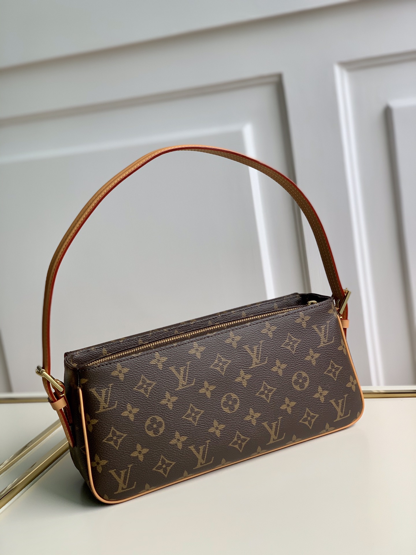 L0vis Vvtt0n Vintage Monogram Canvas Small Shoulder Bag